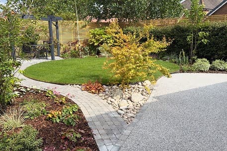 Precision paving and driveways built with enduring strength.